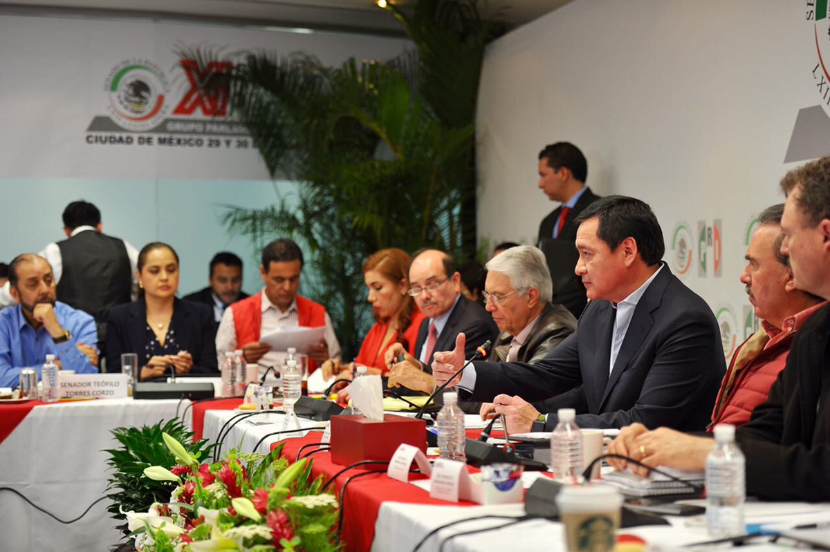 AnaLiliaHerrera's tweet photo. Para la clausura de los trabajos de nuestra #XIPlenariaPRI recibimos al secretario @osoriochong @SEGOB_mx https://t.co/6GjbvmgorG