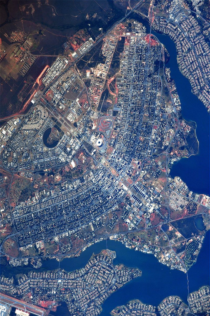 Необычная планировка города #Бразилиа напоминает самолет, правда? ✈️ // The main portion of #Brasilia resembles an aircraft, isn't it?