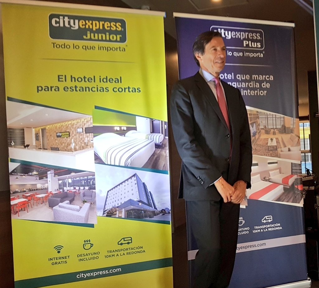 QueDiceJD's tweet photo. #QueLlevar presente en la #RuedaDePrensa de la inauguración de los hoteles @CityExpressMX. ¡Nuevos lugares en #DondeQudarme en #Bogotá! https://t.co/XH6BTI7baE
