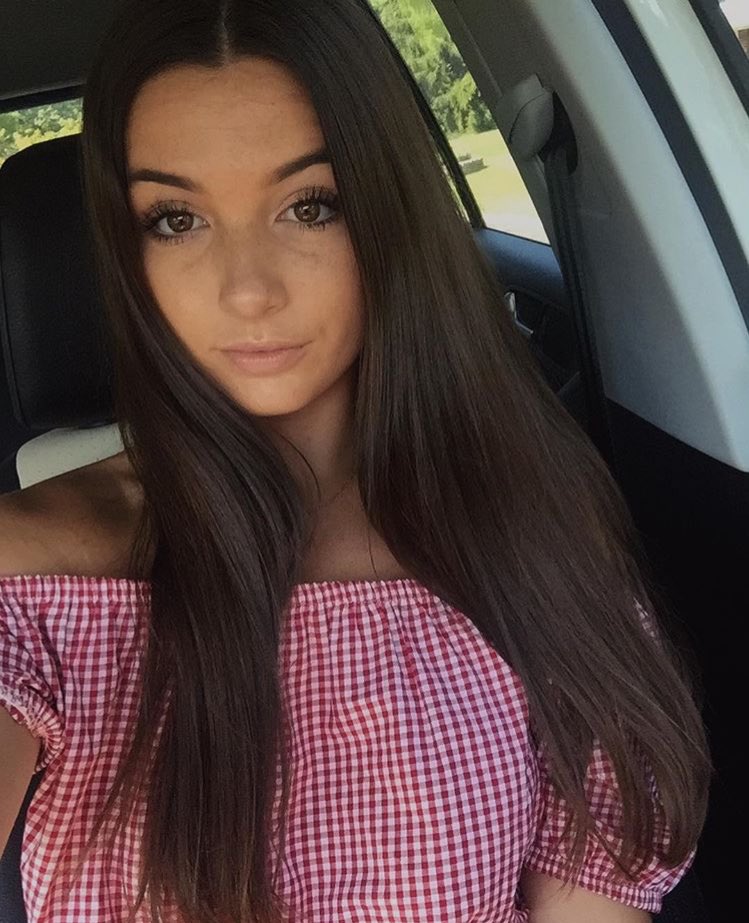 Happy twenty fun to our beautiful sister @Colleenbmurphy 💘✨ Hope this year is all you have hoped for and more 🌿 aoe