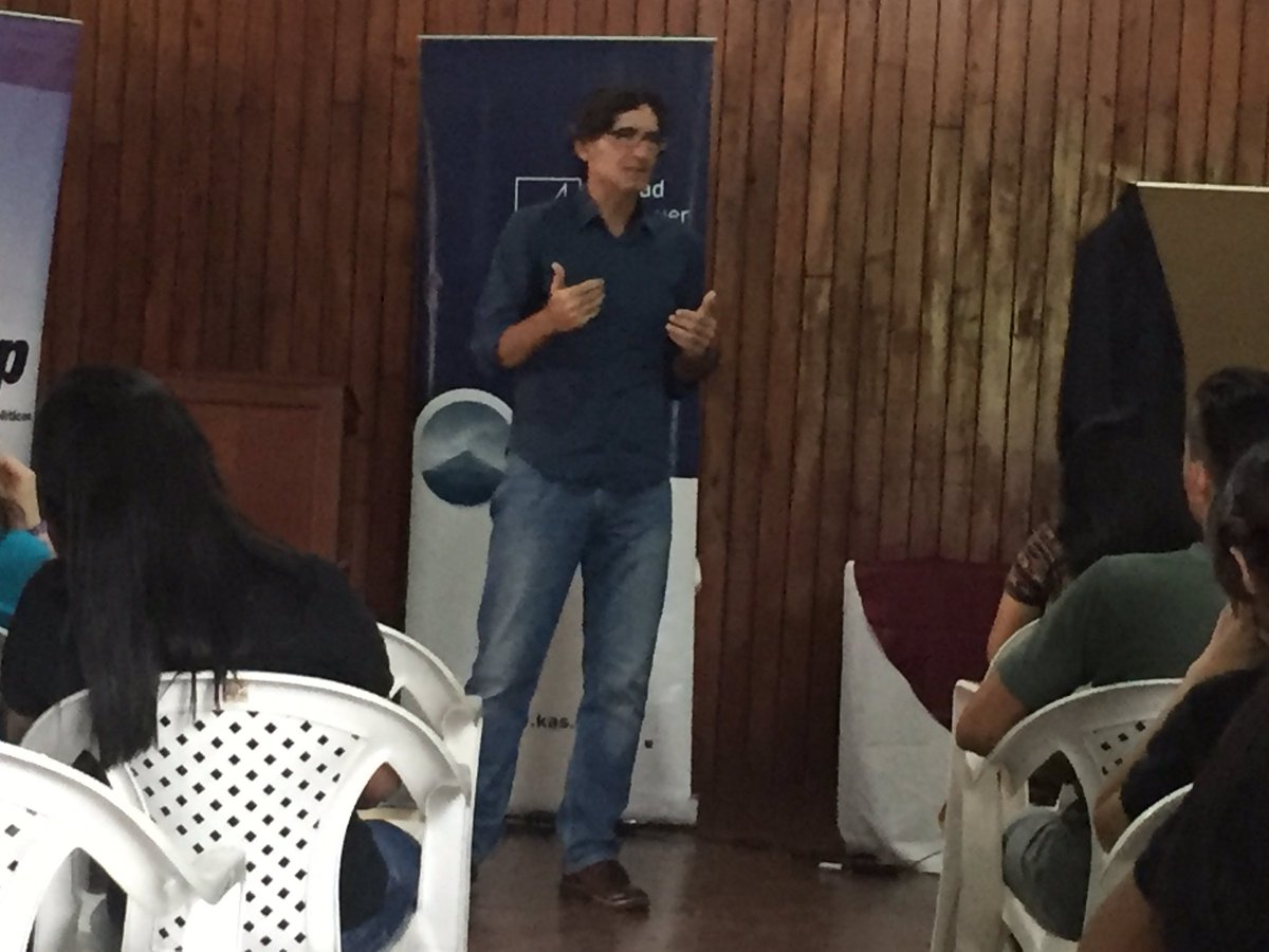 Conferencia: "La vigencia del regionalismo para la agenda de desarrollo en CA" Francisco Santos Carrillo #CongresoCP2017