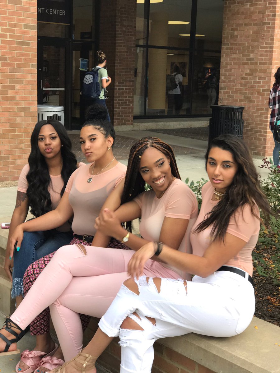 briannasonai's tweet photo. On Wednesday's, we wear P I N K. #PrettyWildWorld #PrettyWildWednesday ๐๐พ https://t.co/Nqb9xfZNis