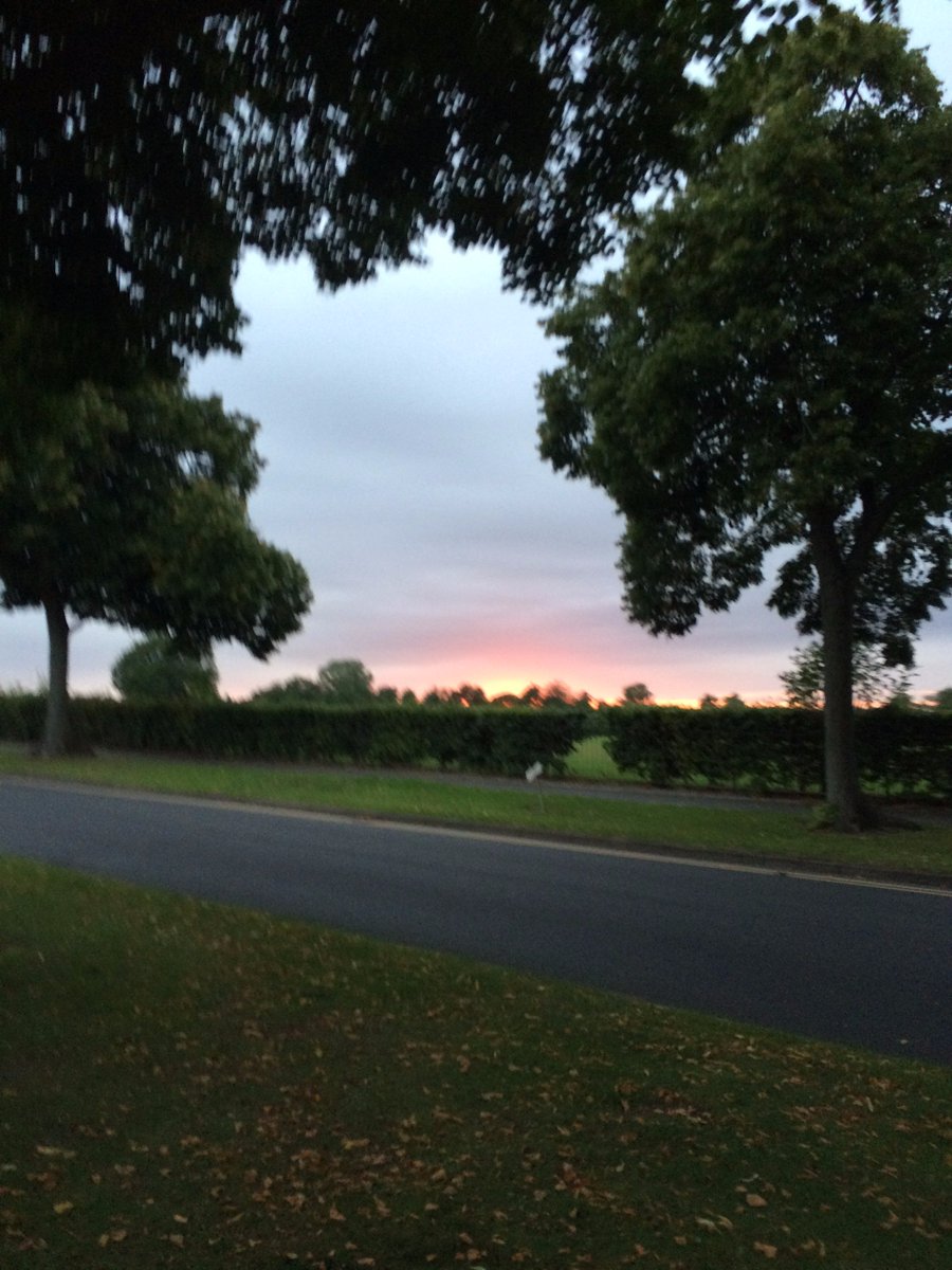 BozzieH's tweet photo. Run 70 of #BozRun2017 enjoyed a nice sunset run with @hamlettcae very pleased with my sub-25min 5km! https://t.co/n6VGVj9pVv
