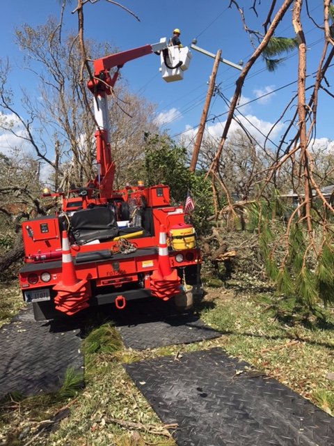 OGandE's tweet photo. Crews working hard in Rockport, TX today. #Harvey #BigOrange https://t.co/oXTmNIHrK9