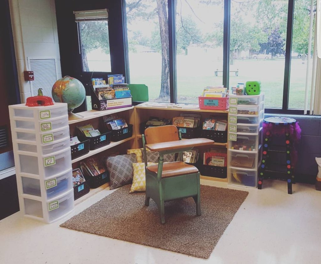 bbrenna3213's tweet image. Favorite spot in my classroom! Can't wait for my new readers to enjoy it! ❤  #classlibrary #WBPD17