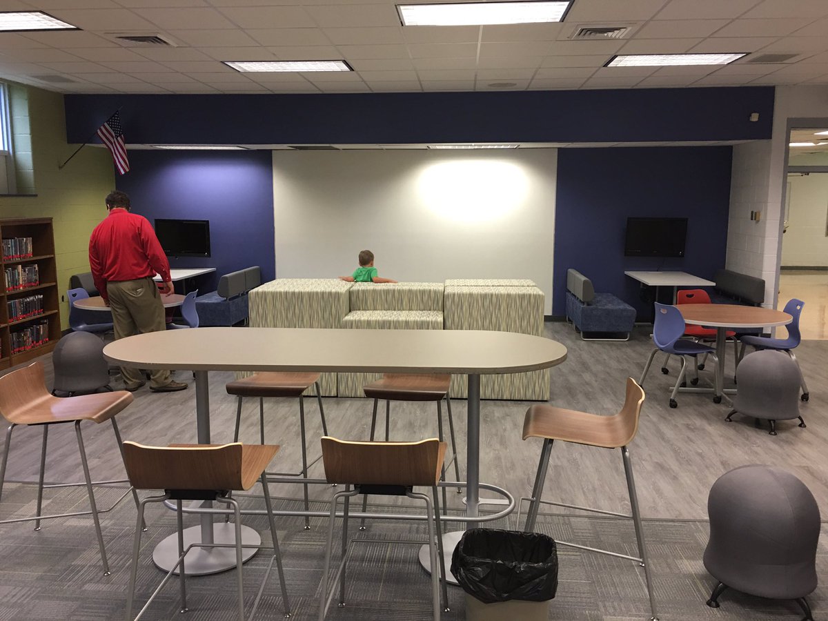 NicholstcTom's tweet photo. @DMSRAMS showing off their new Library collaborative space. #flexseating #charginstations #ForAre Kids #MakingItEpic @SCPSchools #C2G#GoRams https://t.co/KAC4F0Fsg2