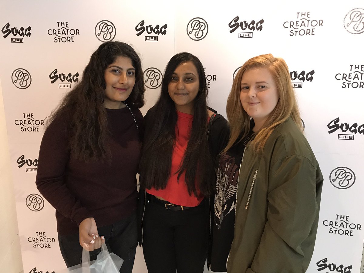 1980SR0XBURGH's tweet photo. Had an amazing experience at the #PBxSL pop up shop today. Amazing job @Zoella @PointlessBlog @Joe_Sugg https://t.co/Q7tV6KeU95