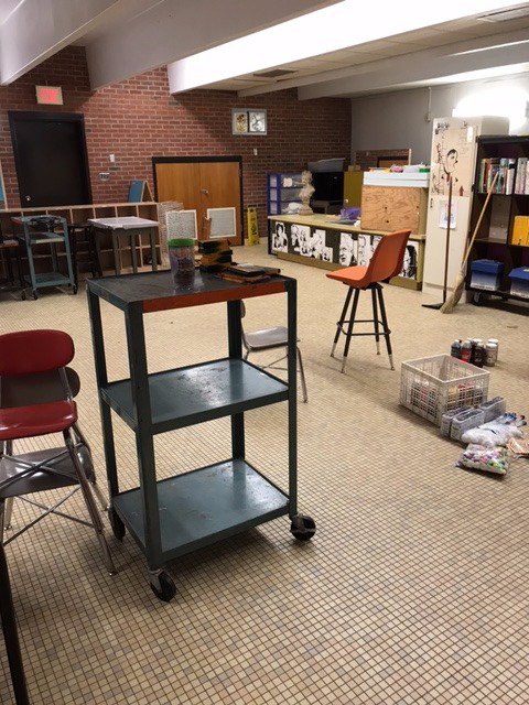ABellArtTeacher's tweet photo. Before and after in my new room and school! #NorthDriveES https://t.co/zt0AmstWLl