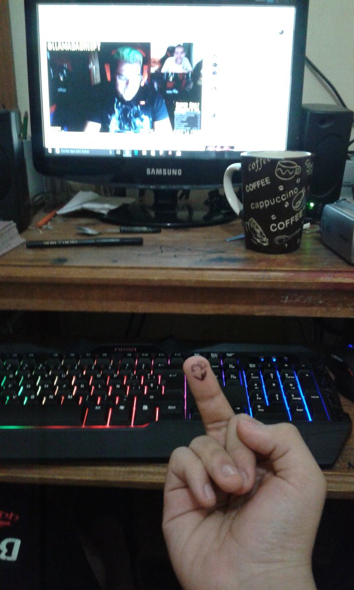 matiasdening's tweet photo. #LLAMADACREEPY este es mi dedo maldito https://t.co/3wheRQTjX1