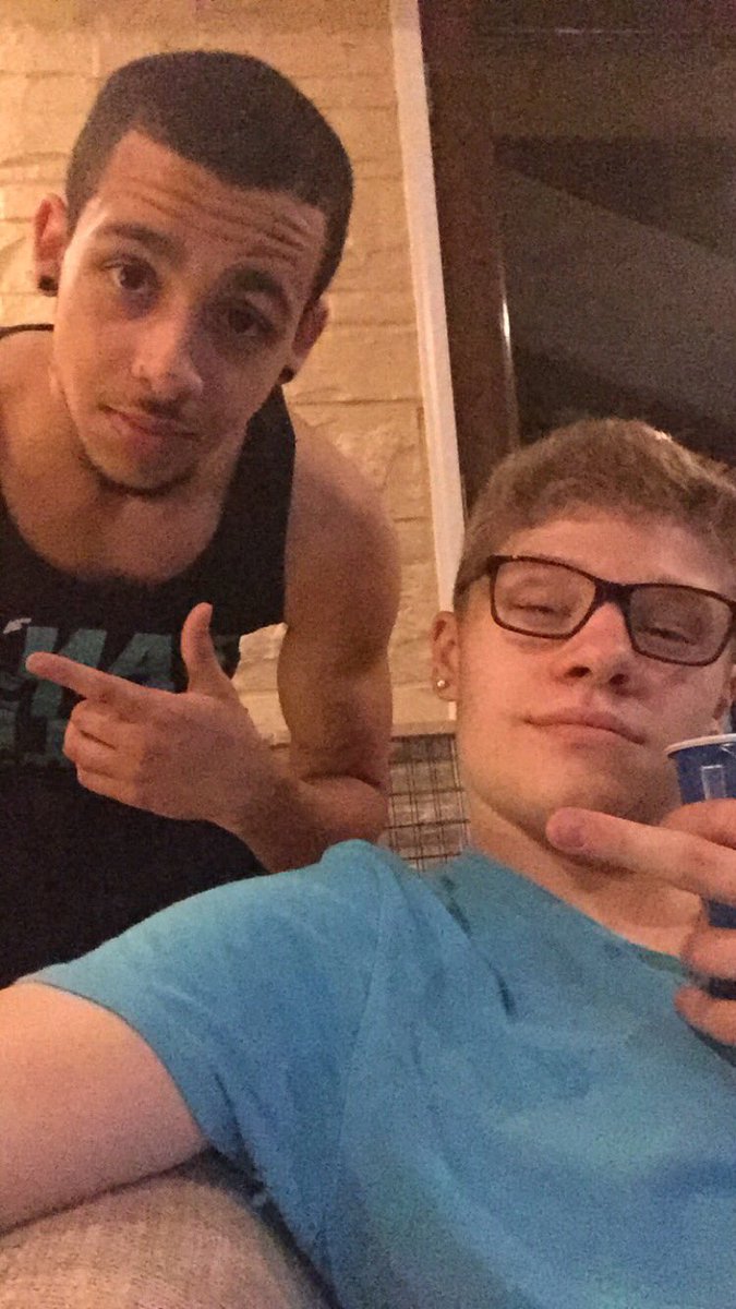USaneColtt's tweet photo. @James_fryee Happy birthday bro! Damn this is a throwback 😂😭 https://t.co/zlqyVOtzVj
