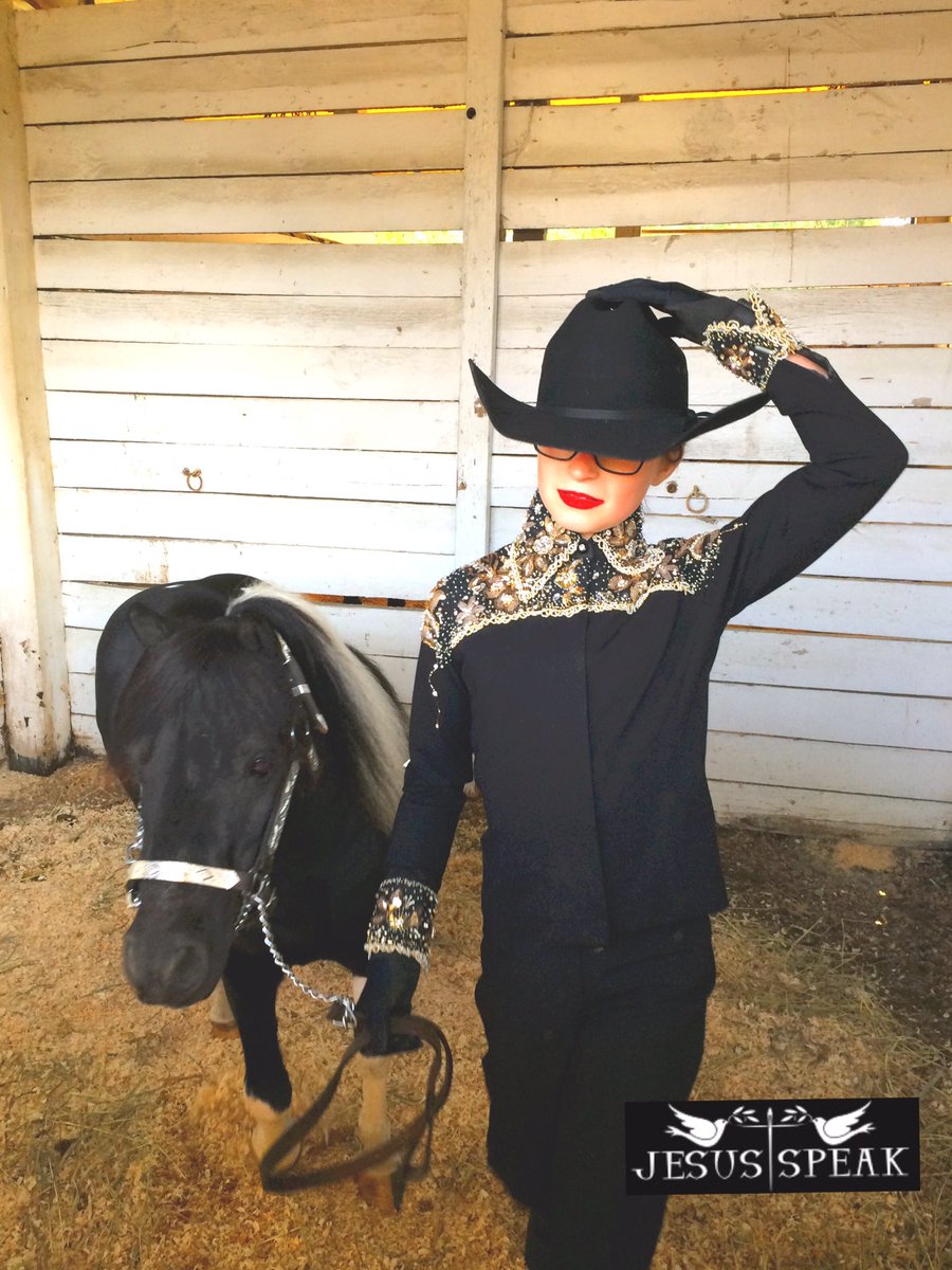 jesus_speak's tweet photo. Looking Fab at the Fair! #lookbook #fashion #OOTD #couture #BeautyIn5Words #JesusSpeak https://t.co/eYRNqHJTQZ