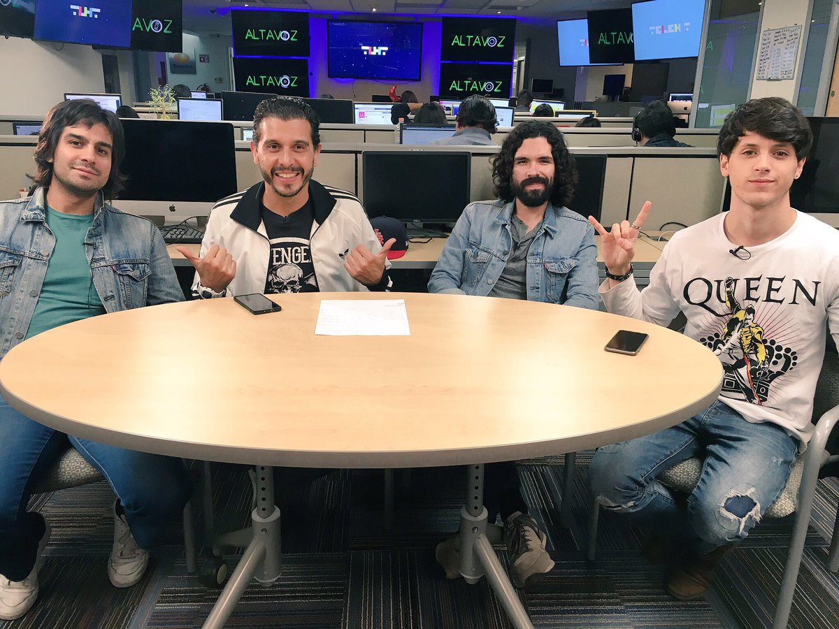 telehit_musica's tweet photo. ¡Estamos en #FBLive con @enjambremx platicando de las mejores rolas pasa el regreso a clases! 📲#AltavozLive https://t.co/F5PLjUFXLc