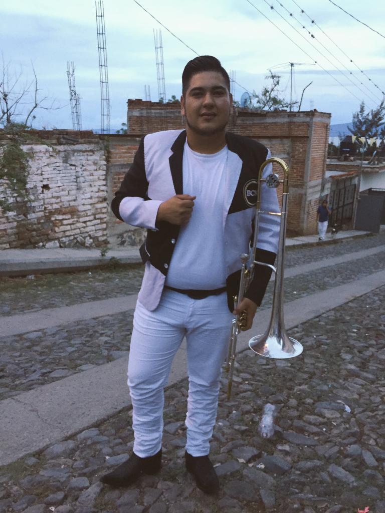 CallemaniaClub's tweet photo. Los Invitamos A Seguir A Uno De Nuestros Integrantes De @bandacalle10 En Su Cuenta De Twitter @manegg10 https://t.co/64FNB0q92N
