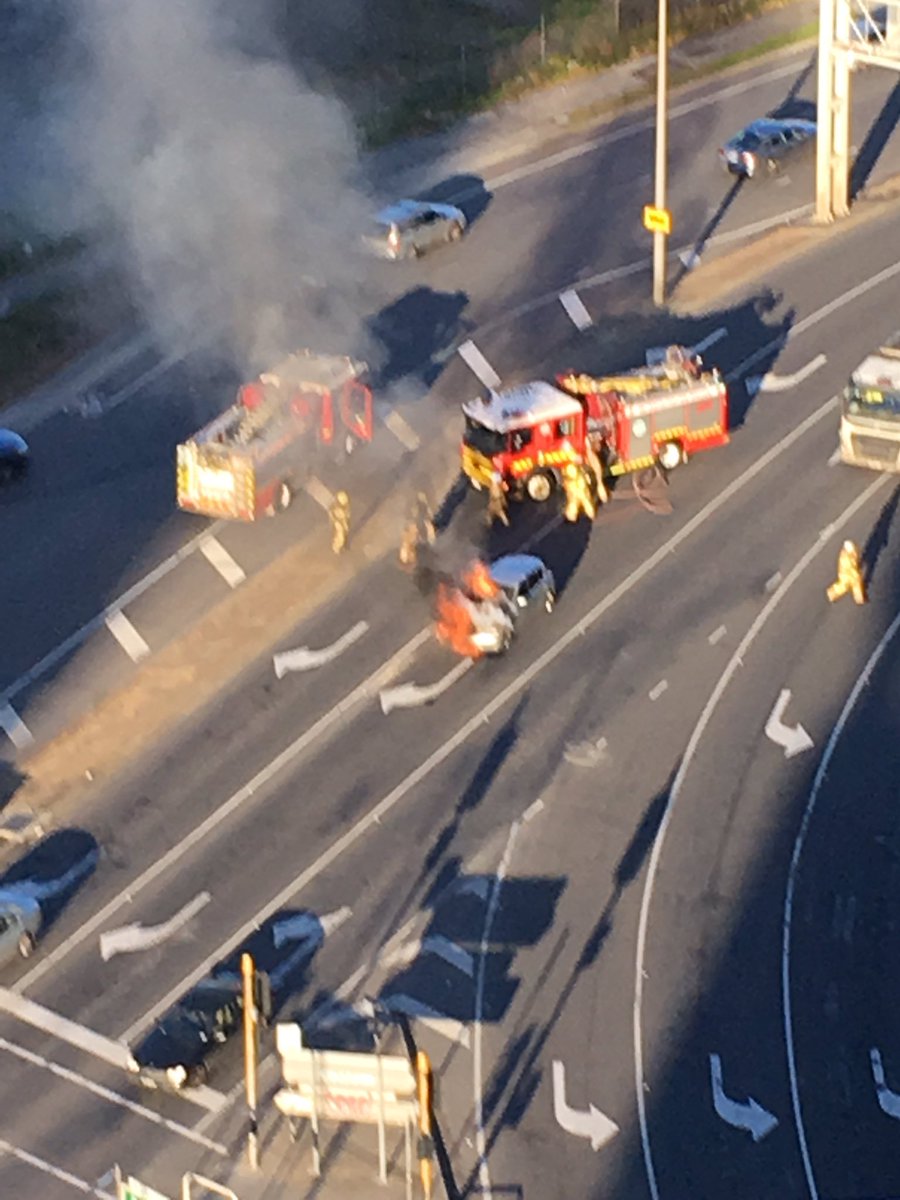 zek66's tweet photo. Car fire Lorimer and Montague all under control. https://t.co/Q6hOcqAxs4