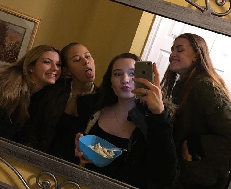 katiemcmaahon's tweet photo. happy birthday hannah ❤️ laav u hope ur day was great n hope u have a better night 😛🍻 #anotherroundofshots https://t.co/8orMdT1jCJ