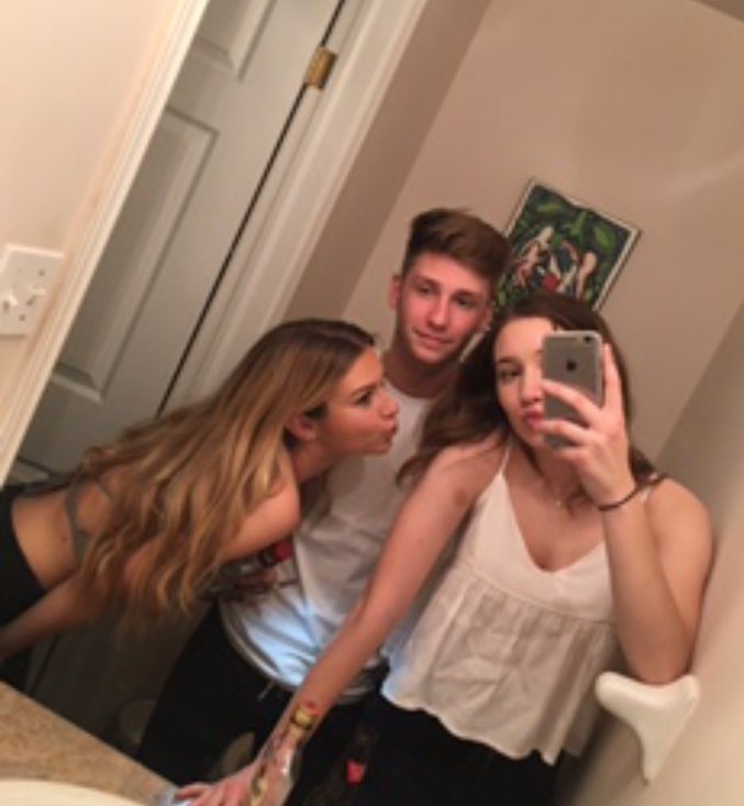 katiemcmaahon's tweet photo. happy birthday hannah ❤️ laav u hope ur day was great n hope u have a better night 😛🍻 #anotherroundofshots https://t.co/8orMdT1jCJ