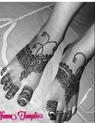 BornoYoung's tweet photo. Still on henna styles.#BeautyIn5Words #Henna. Arabianculture & fashion.
#Arab #Sallah #celebration #beautifulmoment #highclassladies #Beauty https://t.co/8FEunokSF2