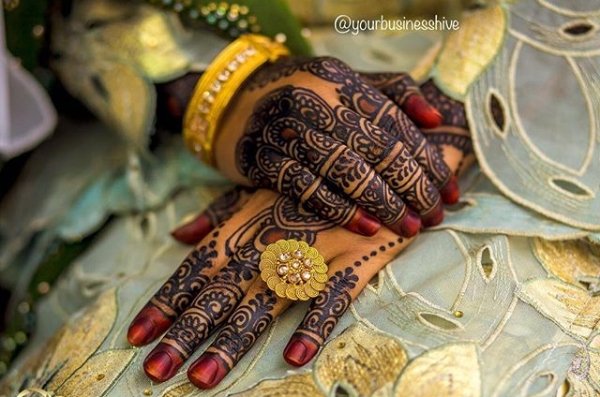 BornoYoung's tweet photo. Still on henna styles.#BeautyIn5Words #Henna. Arabianculture & fashion.
#Arab #Sallah #celebration #beautifulmoment #highclassladies #Beauty https://t.co/8FEunokSF2