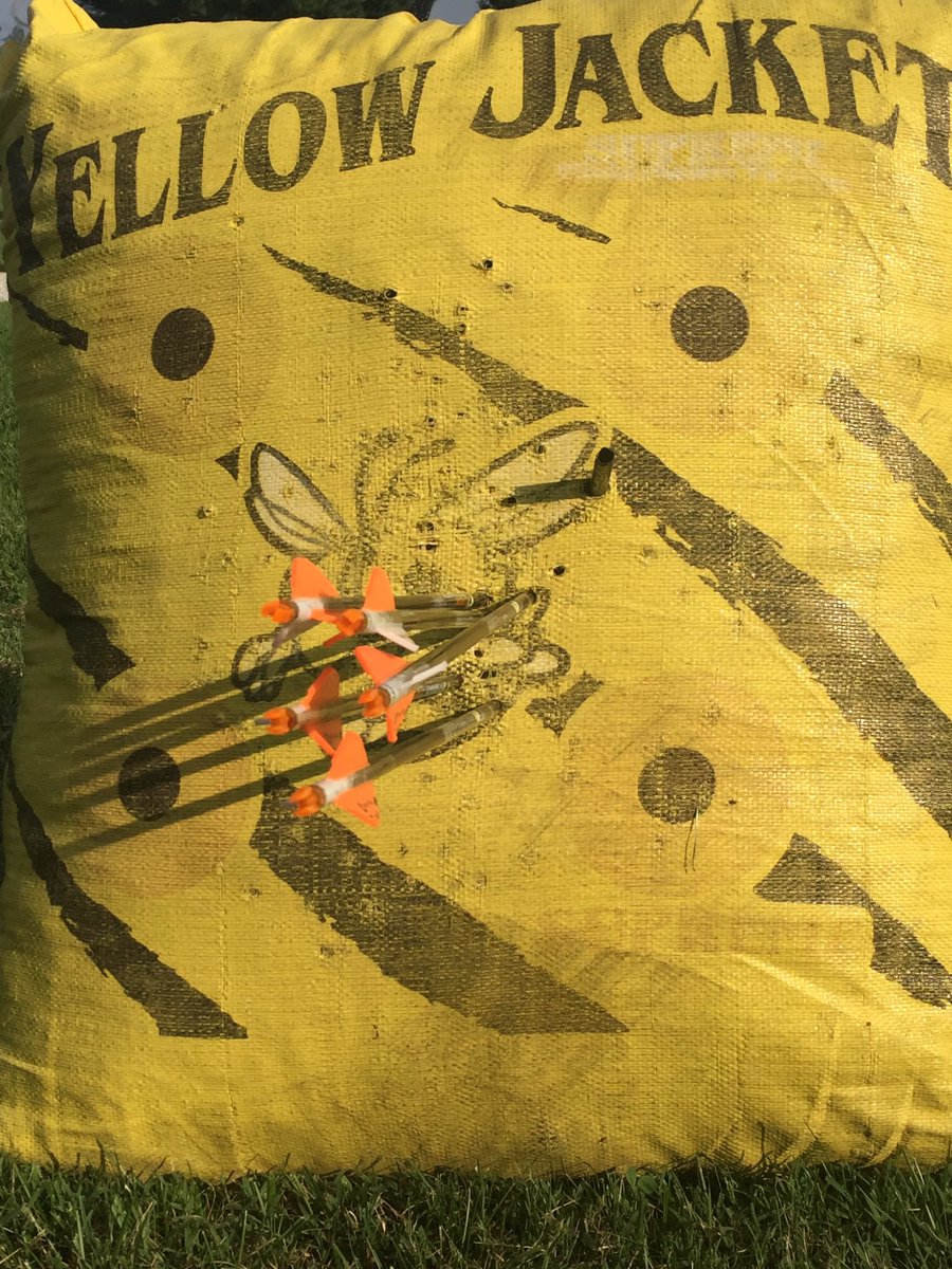 BrandonLDurr's tweet photo. Grouping them tight with the @EastonArrows and new @NewArchery1 hellfire quickfletch #DUoutdoors https://t.co/IEkK35jDoQ