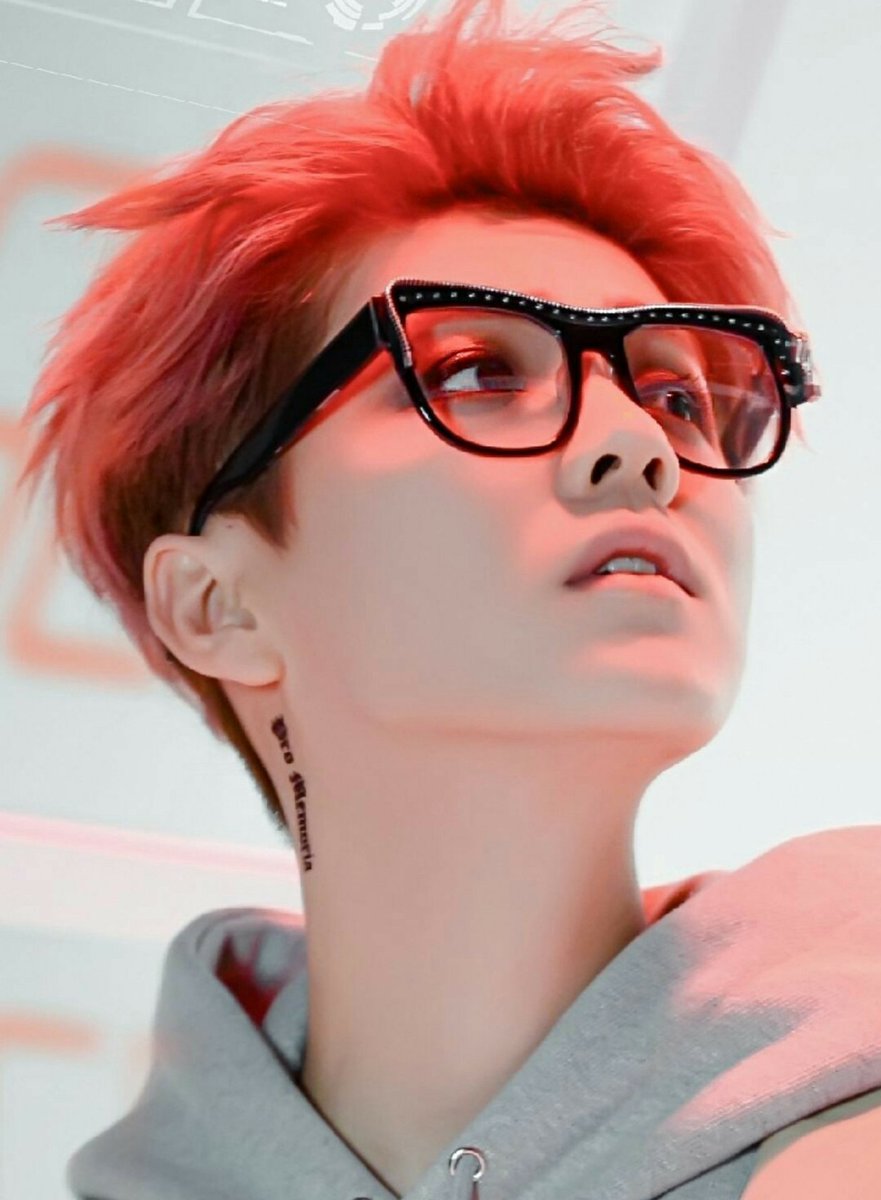 __luhan_m's tweet photo. ㅡ 

                                    ↻ : ℳᴏɴᴏᴄʜʀᴏᴍᴇ. https://t.co/NIZUY1qTWP