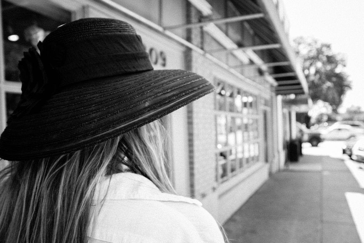 Knox_Street's tweet photo. #Fancy enough for a day at the races or a #stroll down #KnoxSt. (Photo: #BettyLouBoutique) #hat https://t.co/K4x4ZjCWyf