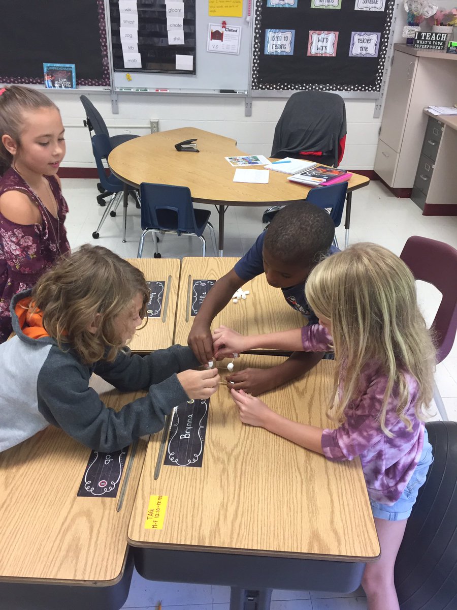 MissHorst3's tweet photo. Team work makes the dream work! 💙 #HardWorkers #TeamBuilding #3rdGradeRocks https://t.co/NZXIotoaa1