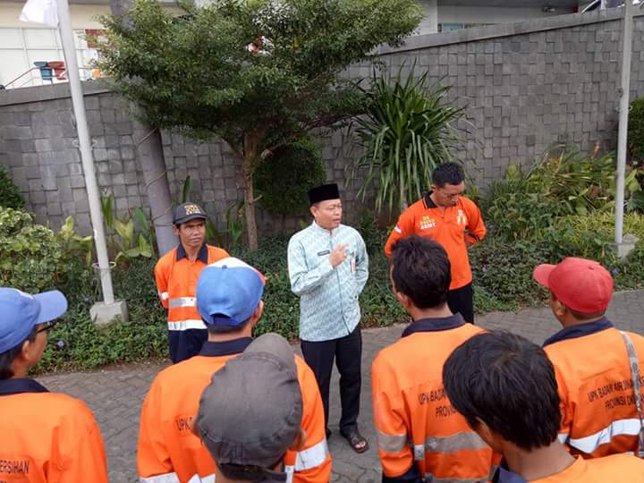 dinaslhdki's tweet photo. Sidak Kadis @IsnawaAdji penanganan kebersihan kali BKB seasoncity @DKIJakarta @bangAli_MH @Apit07900051 @relawanJMB https://t.co/p8An2ZBwmj