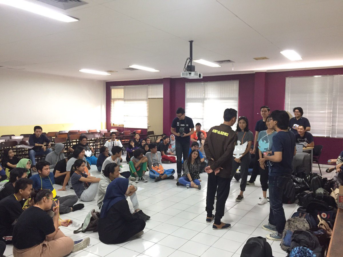 Selamat pagi keluarga besar Business Law! Telah berlangsung TKH (Temu Keakraban Himpunan) yg bertemakan"Bhinneka Tunggal Kita"SalamHimslaw!