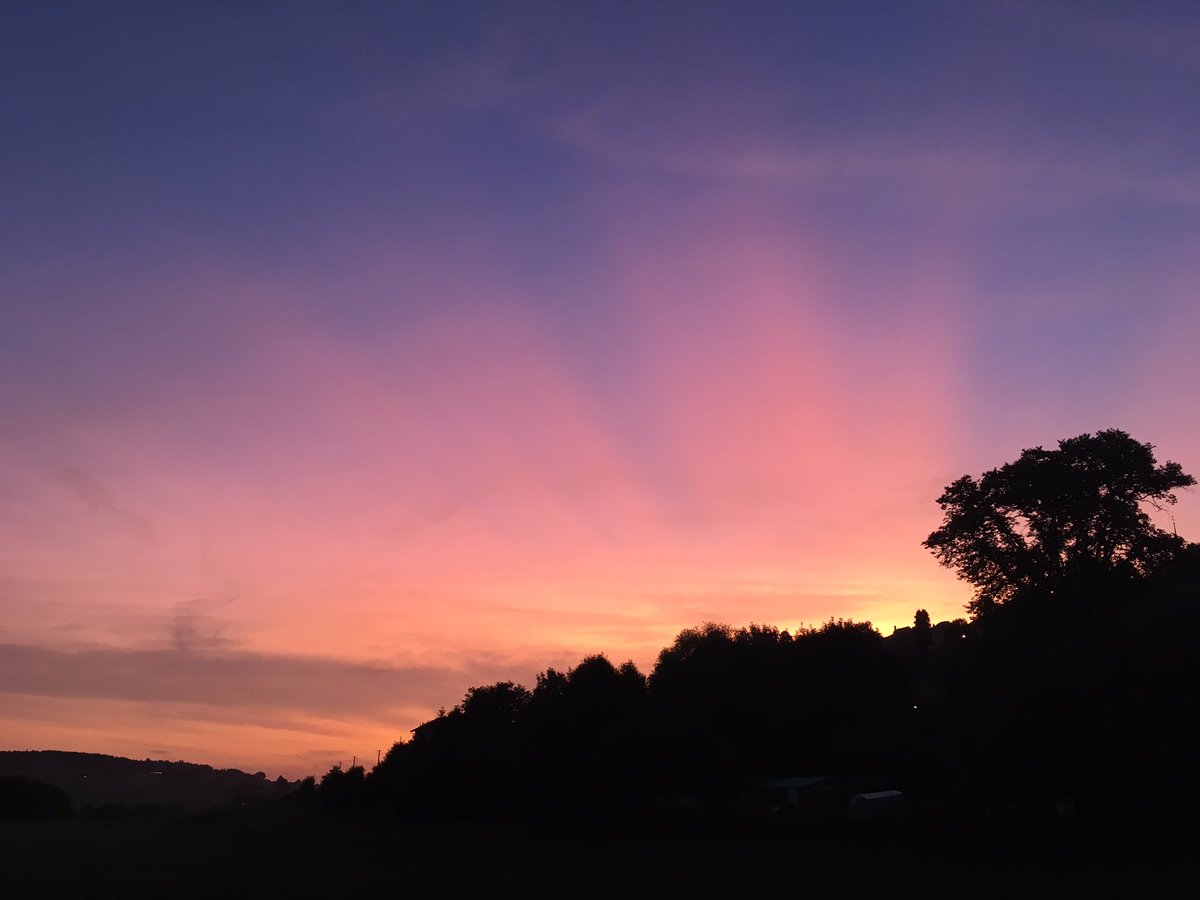 StephaniePittet's tweet photo. #Romont #leverdesoleil #Fribourg 😍 https://t.co/A9quXfFboX