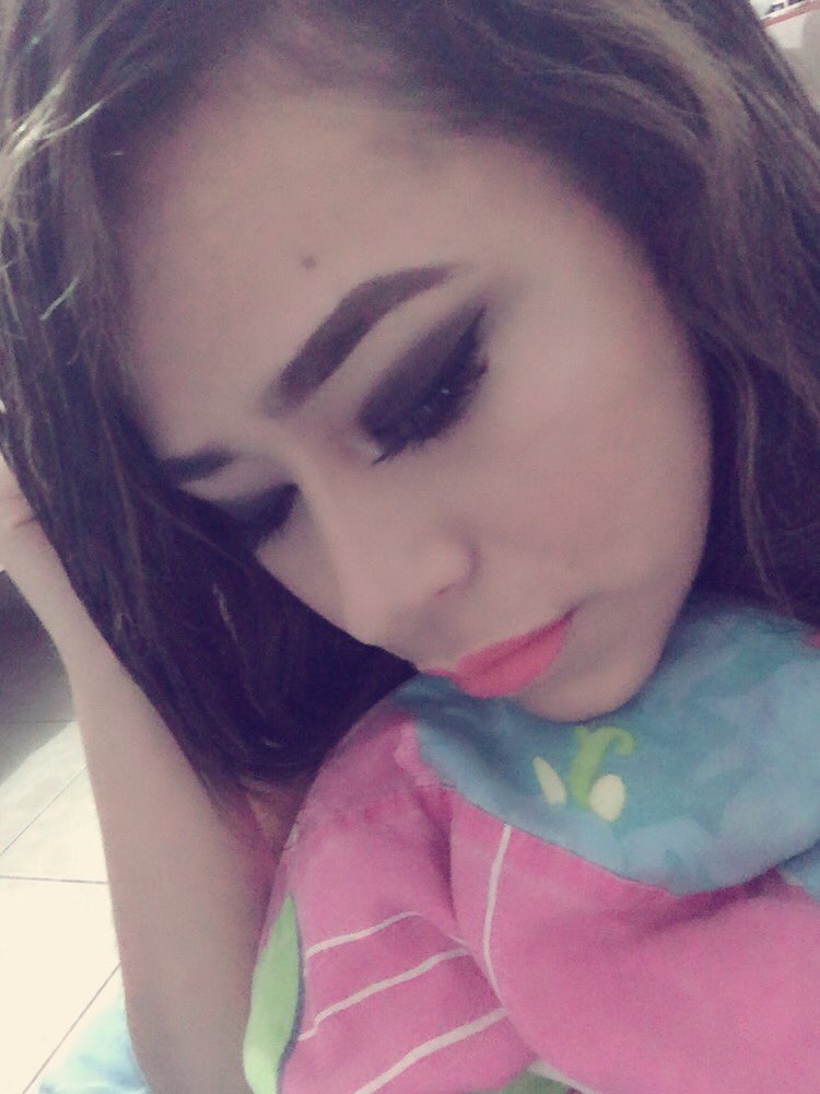 Heidy1406's tweet photo. Como cuando se ponen a practicar en tu cara π #makeupfriend https://t.co/RSa5PF9L36
