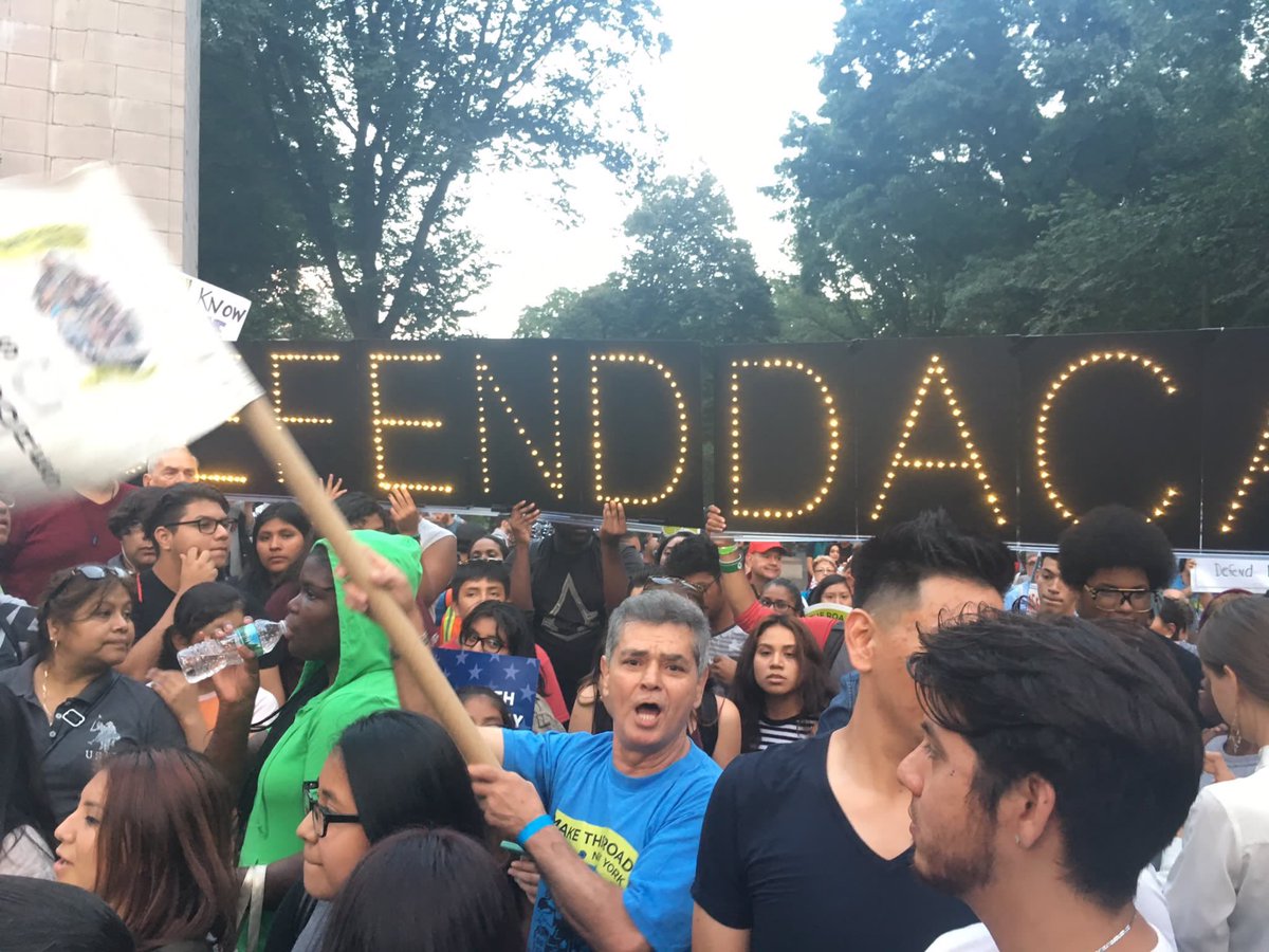NYCImmigrants's tweet photo. Thousands are marching tonight in our city to #DefendDACA✊🏽. We stand with them. https://t.co/5t2iUW7X33