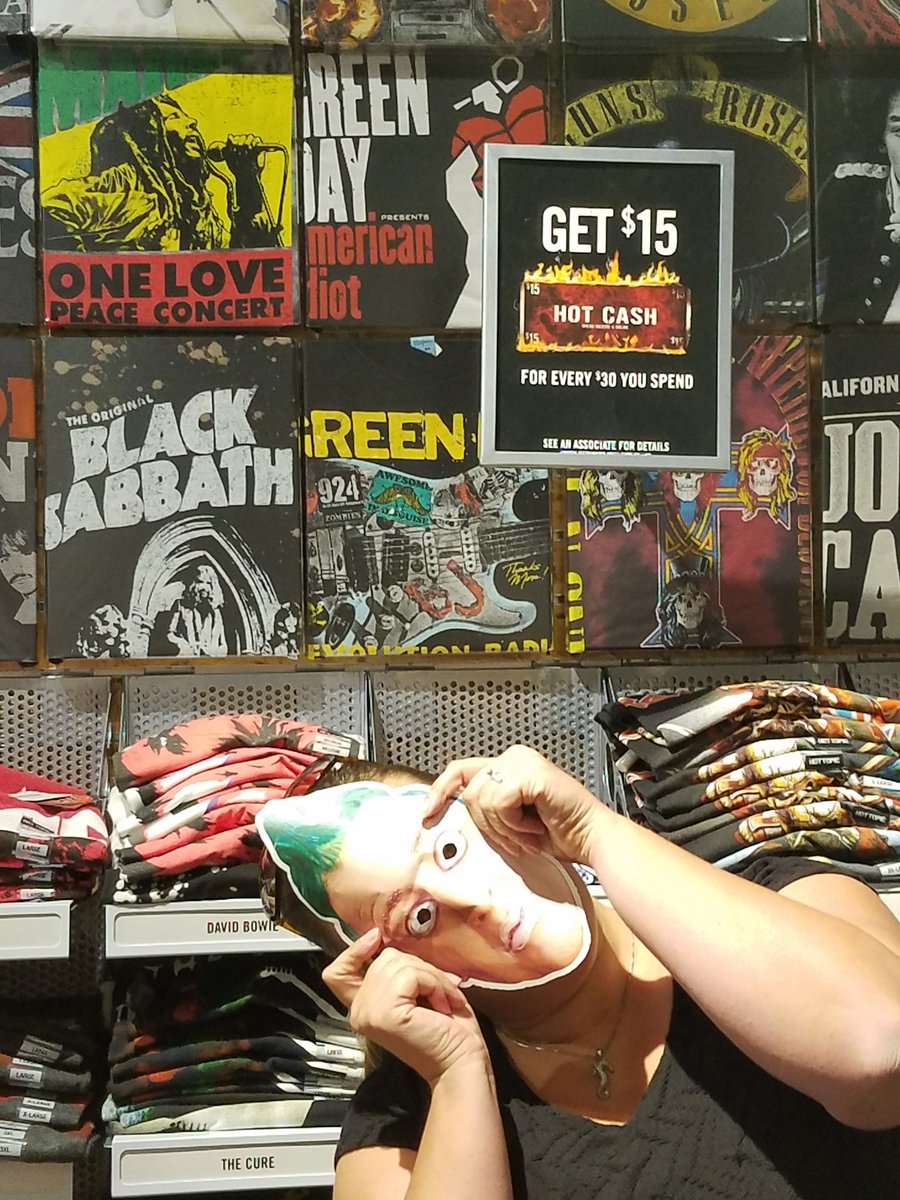 MichellePatalon's tweet photo. Hoping to win an experience of a lifetime with my baby boy and @GreenDay #GreenDayatHotTopic #Kroqsweeps https://t.co/dIvwu6gDop