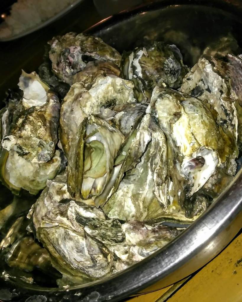 pammappala's tweet photo. My dinner the other night - fresh #oysters 
#travelogue #wheninaklan
For the first time, solo ko hehe https://t.co/NdYPDfXf8R https://t.co/gPEVgKgPg8