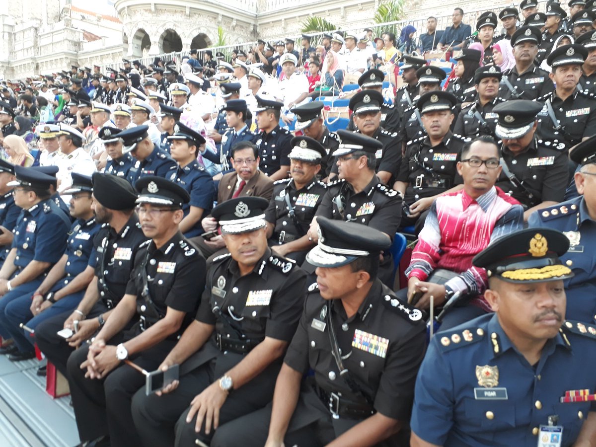 Sambutan Hari Kebangsaan 2017 Di Dataran Merdeka <a href="/Zahid_Hamidi/">Zahid Hamidi</a>  <a href="/DrAliHamsa/">Ali Hamsa #YNWA</a> <a href="/alwi_ibrahim59/">Alwi Ibrahim</a> <a href="/KPPenjara/">KPPenjara</a> <a href="/alnassif/">Alnassif</a>