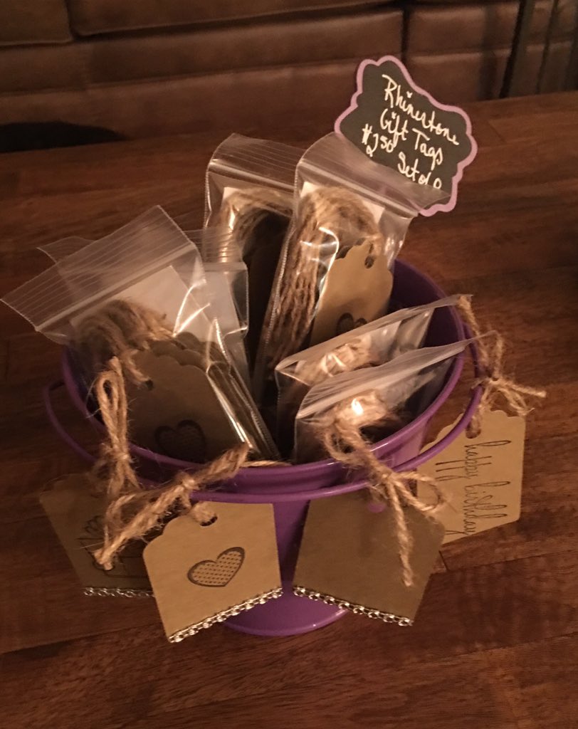 corksand_screws's tweet photo. 🎤🎼It's like a Rhinestone Gift Tag...🎤🎼https://t.co/JIosWFlX3c https://t.co/JUEIHTH5LS #thepurplepighandmadewares #corksandscrewsdesigns https://t.co/JjxrTyPy8r