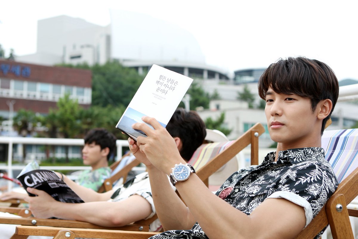 TheDramaKorea's tweet photo. CNBLUE ngedrama 2017.

Minhyuk : dokter.
Yonghwa : traveler.
Jungshin : guru matematika.
Jonghyun : kang ngangkat-ngakat yang berat. https://t.co/acEsyn46ME