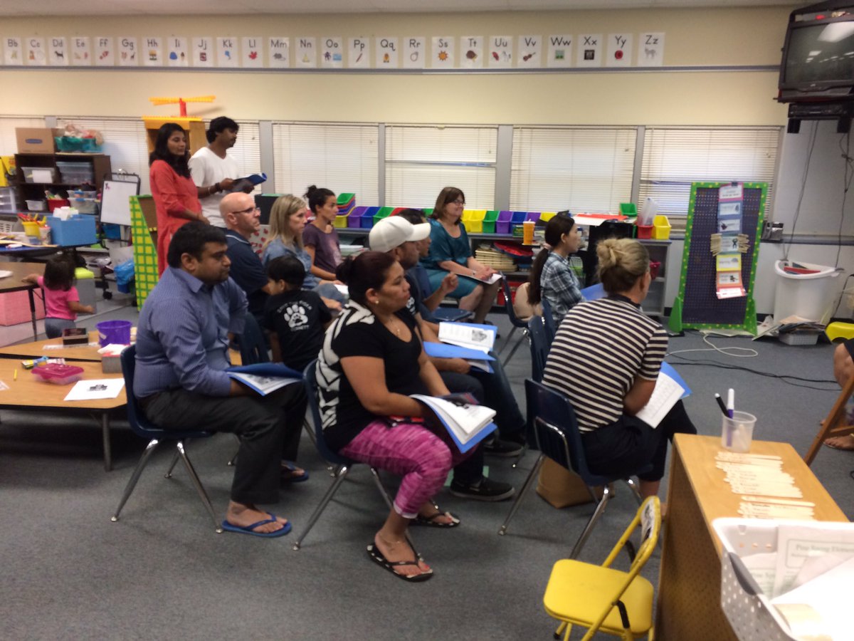 PrinciPALPeri's tweet photo. Great turnout for our K-2 BTSN @PineSpringFCPS https://t.co/atU1yNRwOY