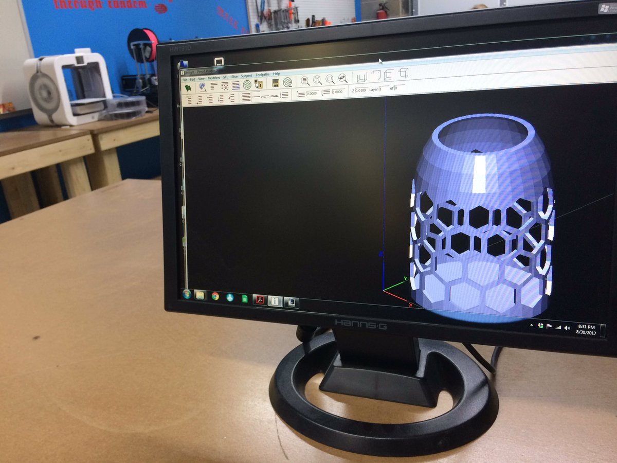AnnapolisMakers's tweet photo. What's happening at the space tonight? @danhahne building a clock! @lahart printing a pen holder. #makeAnnapolis https://t.co/bQH6PsZs6y