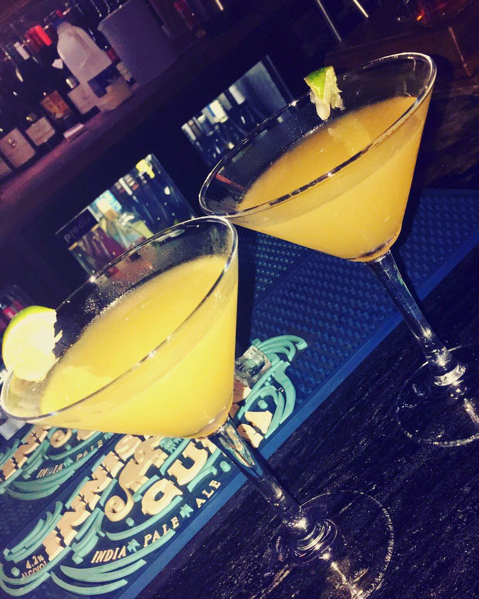 CatLouBateman's tweet photo. #cocktails #cocktailporn #cocktailsofinstagram #nightsout #daquri @hearthoftheram hearthoftheram #deliocious #foodblogger #foodporn #drink https://t.co/SS8rTZ9CBz