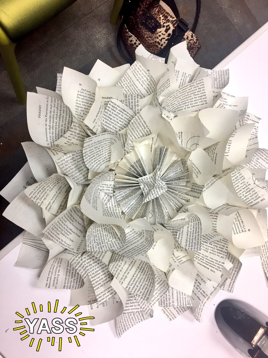 APL_TheShop's tweet photo. Make It Tuesday #paperwreaths #literarystyle https://t.co/PE4G9nl1zE
