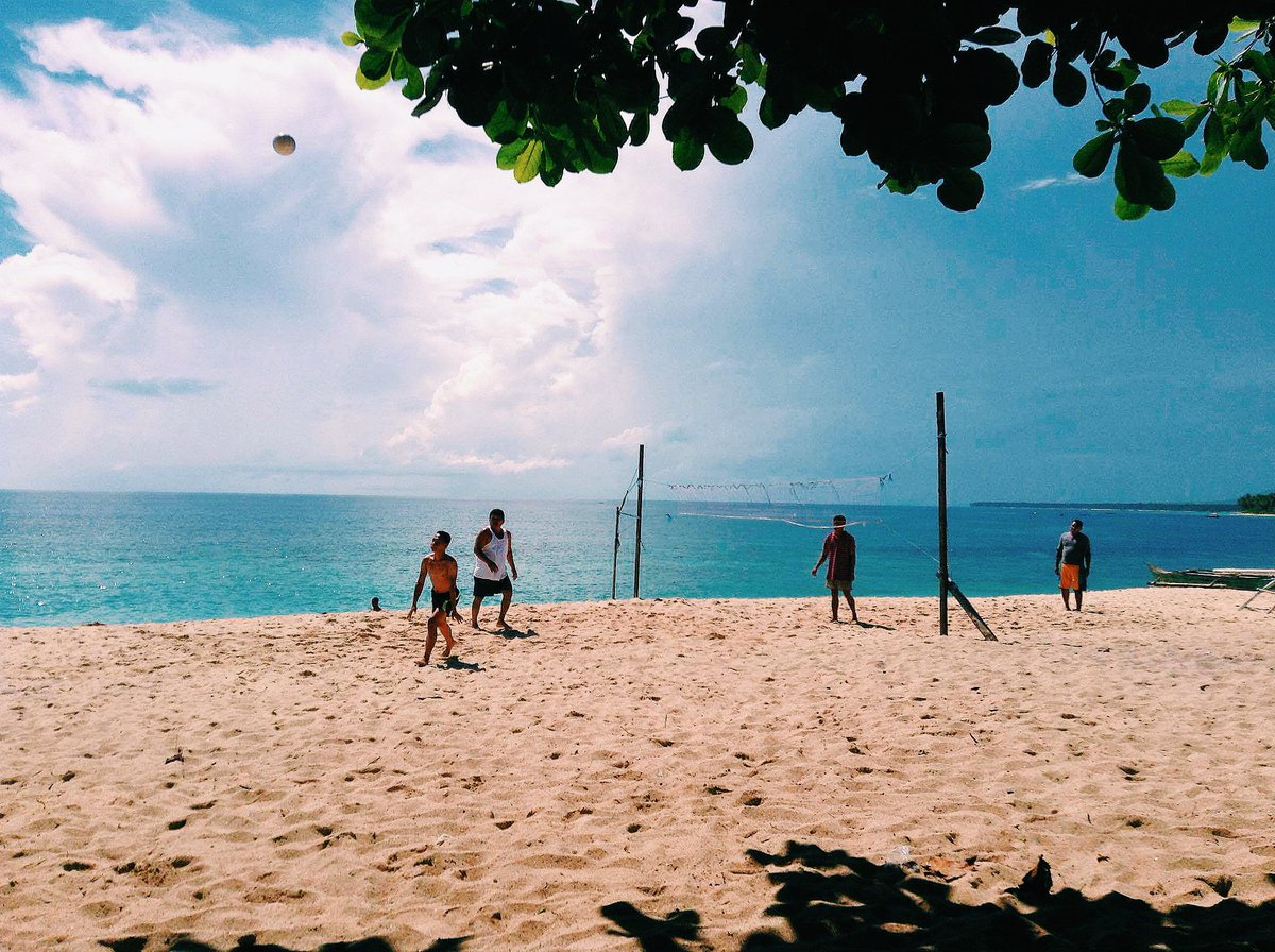CJDivineGrace_'s tweet photo. Fun in the Sun ☀🏐🍃 #WhenInMati https://t.co/rpdTO6SORA