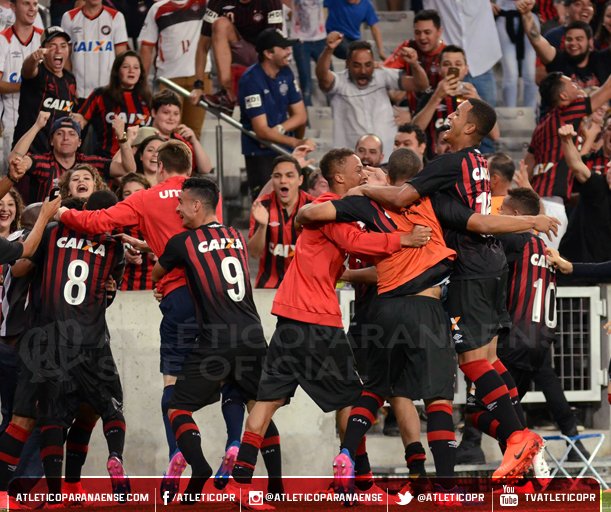 AthleticoPR's tweet photo. Comemoração no gol da vitória no #AtletibaSub20! 🌪️
📷 Fabio Wosniak/Site Oficial https://t.co/ugliuWbyyF