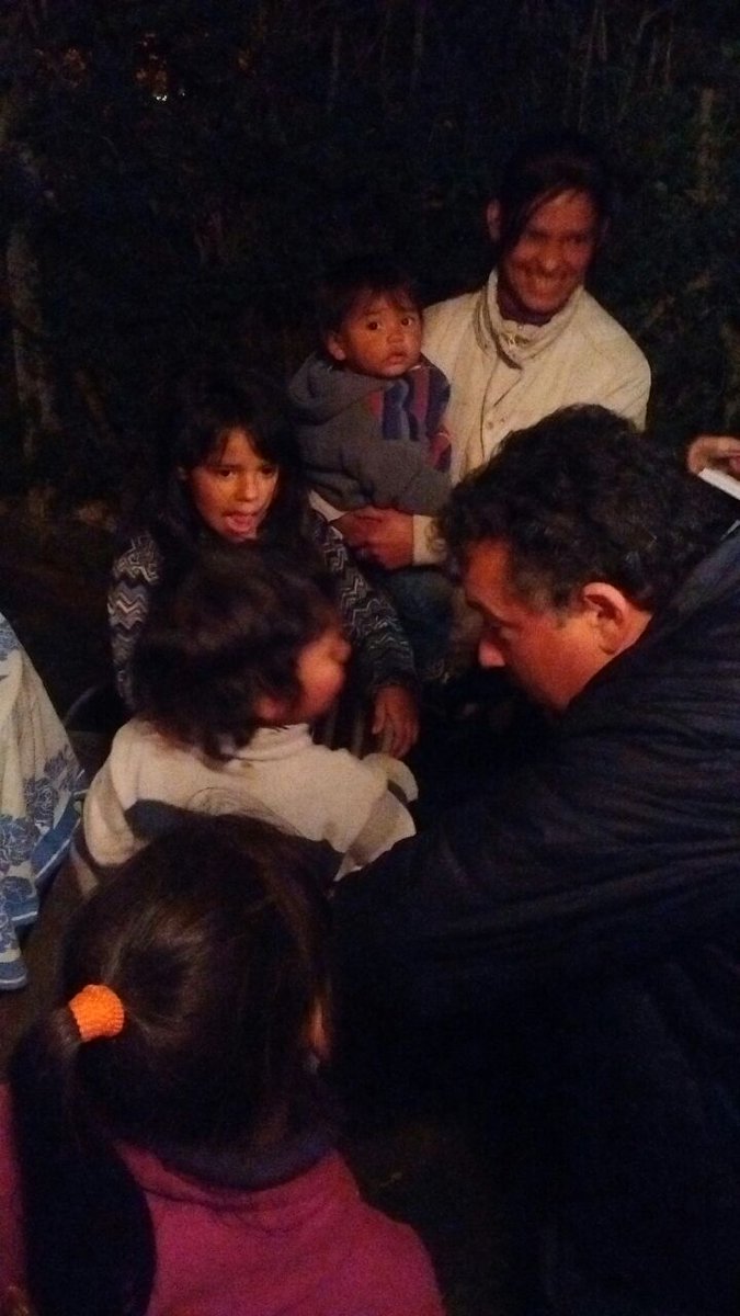arenacarlos's tweet photo. #VILLAROSA Escuchando a los vecinos del Barrio 9 de Julio. Junto a Vanina y Silvana asesorando sobre microcréditos. https://t.co/BaXzbXFTve