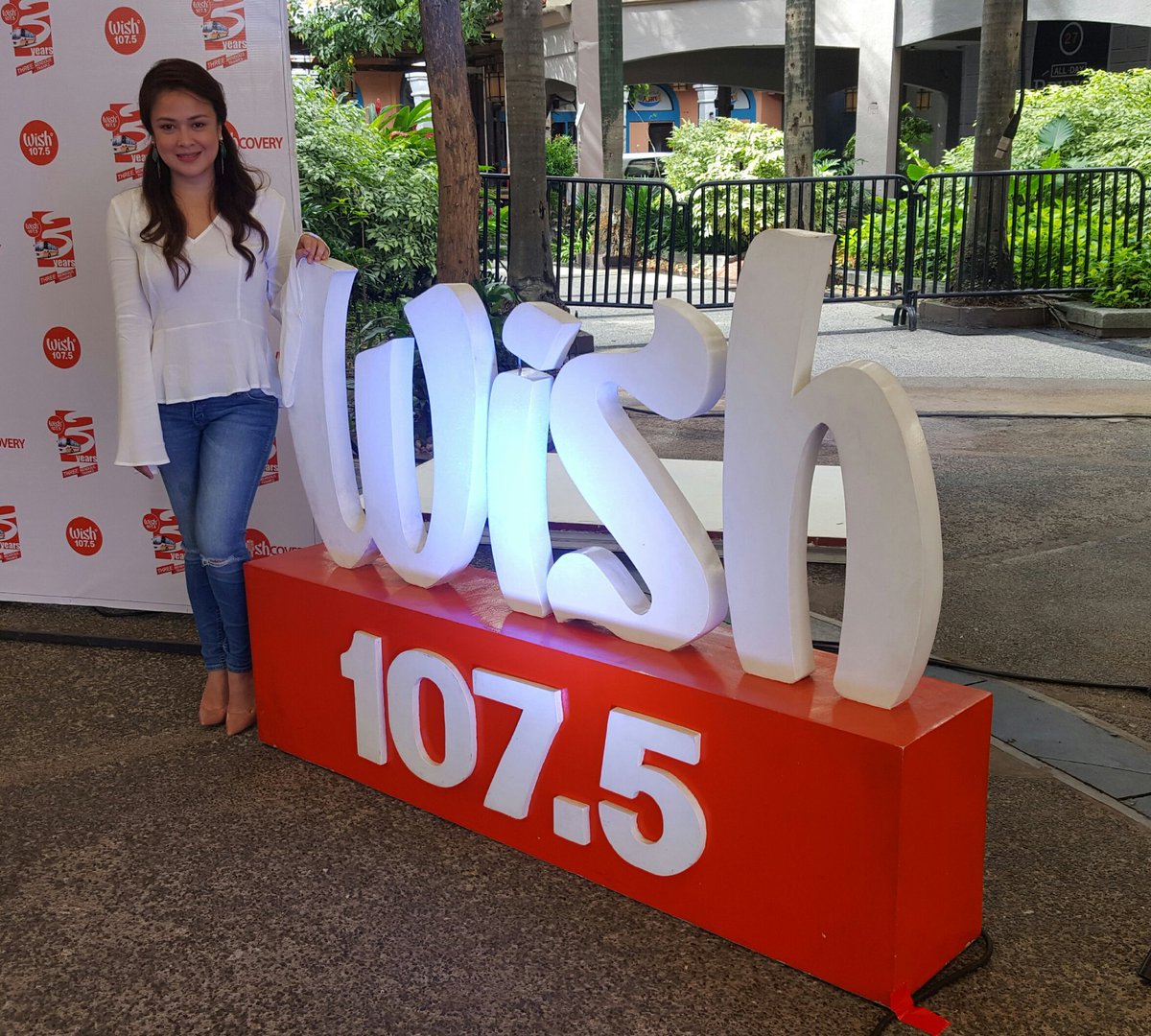 Just arrived here at Eastwood!😊 Tune in at 9am onwards  <a href="/Wish1075/">Wish FM 107.5</a>  107.5  will be live on air!📻🎙I'll hop on the bus at around 9:30 😉