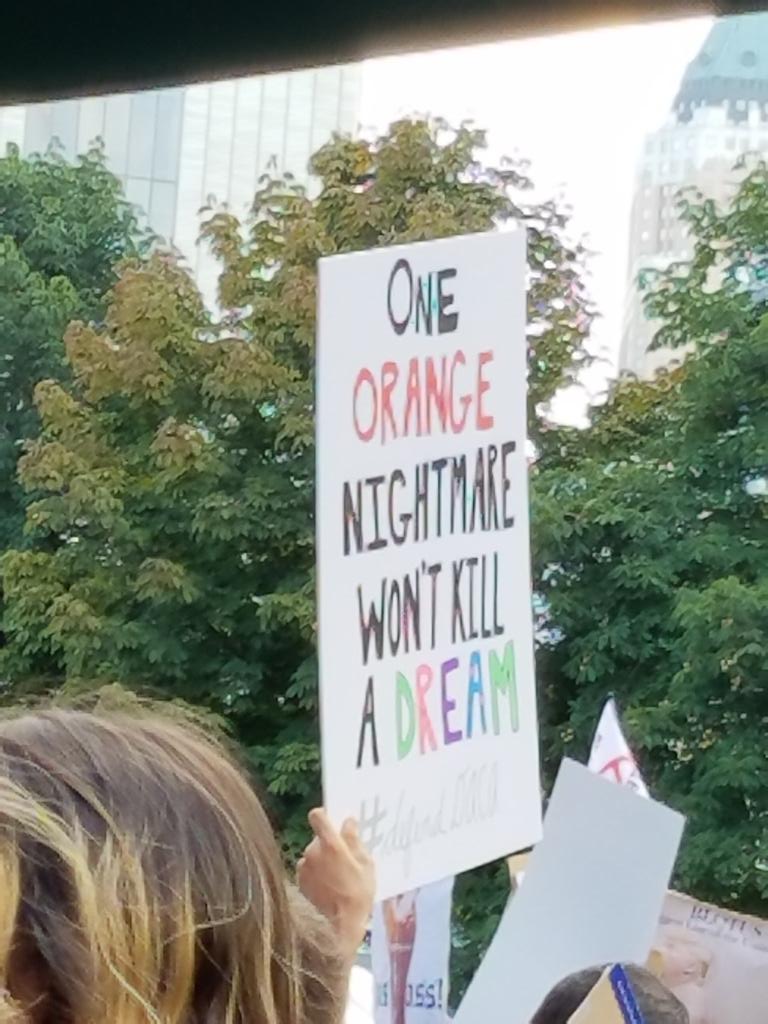 leahrcy1's tweet photo. Say it loud, say it clear! Immigrants are welcome here! #DefendDACA #mobilizingliteracy https://t.co/HbAEF00bML