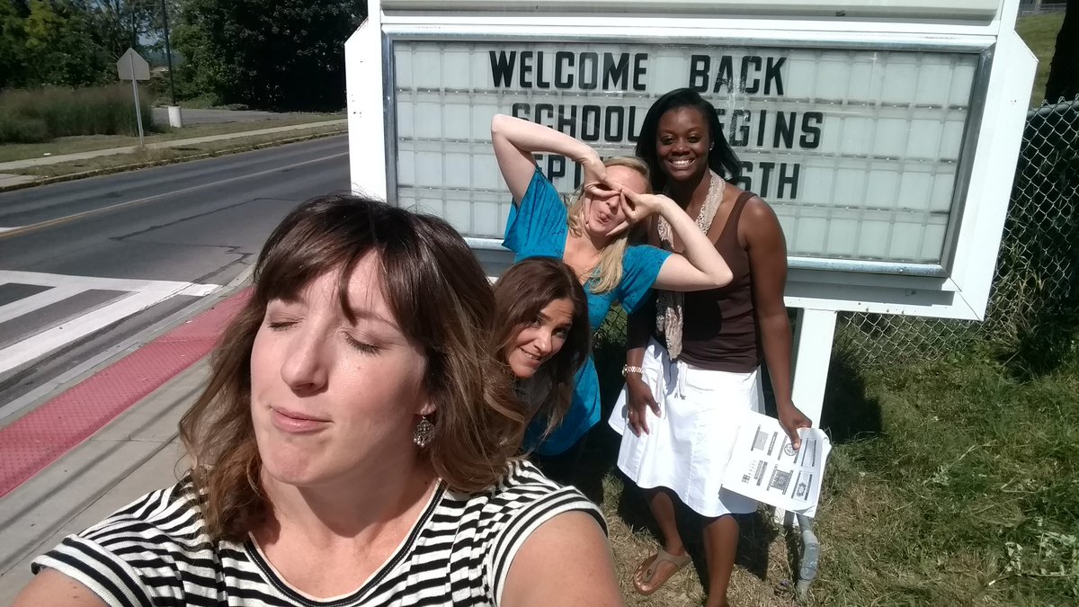Enjoying the selfie scavenger hunt! <a href="/syracuselatin/">Syracuse Latin</a> #bestfirstdayever #backtoschool <a href="/MrsWiegandSL/">Christina Wiegand</a>