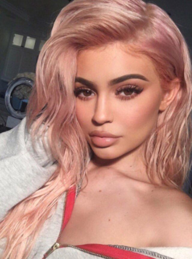 New conspiracy theory: Kylie Jenner died in 2013 and was replaced with a clone who looks nothing like her