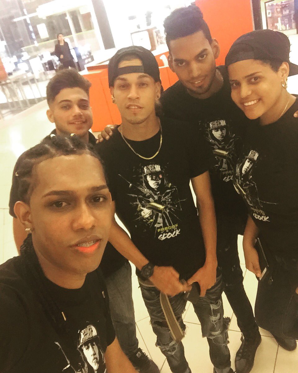 FrecoxUnicLNE's tweet photo. #ElCombo @richardlopez1543 @sarah_thebaby_ @gmoneyrecords #LaGlock #Camisetas https://t.co/bsUPw7tpOV