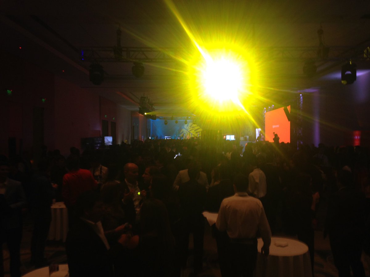 host_and_found's tweet photo. Nuestro Gran Salón del Sol a full con el gran evento de @papmendoza. #InterEventos https://t.co/BdgDlBdWBQ