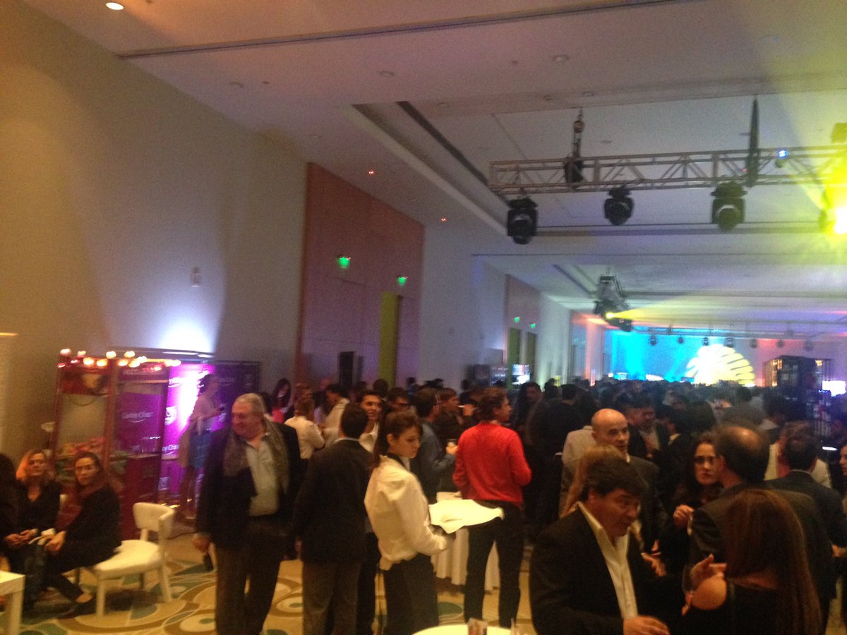 host_and_found's tweet photo. Nuestro Gran Salón del Sol a full con el gran evento de @papmendoza. #InterEventos https://t.co/BdgDlBdWBQ